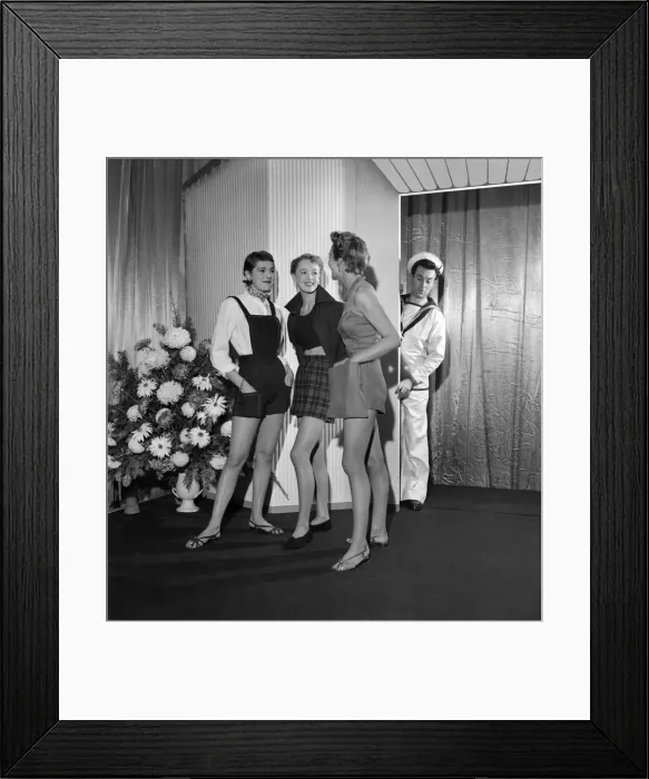 Framed Print : Moygashel Fashion Show At The Dorchester. November 1952 C5636 Framed Print : Moygashel Fashion Show At The Dorchester. November 1952 C5636