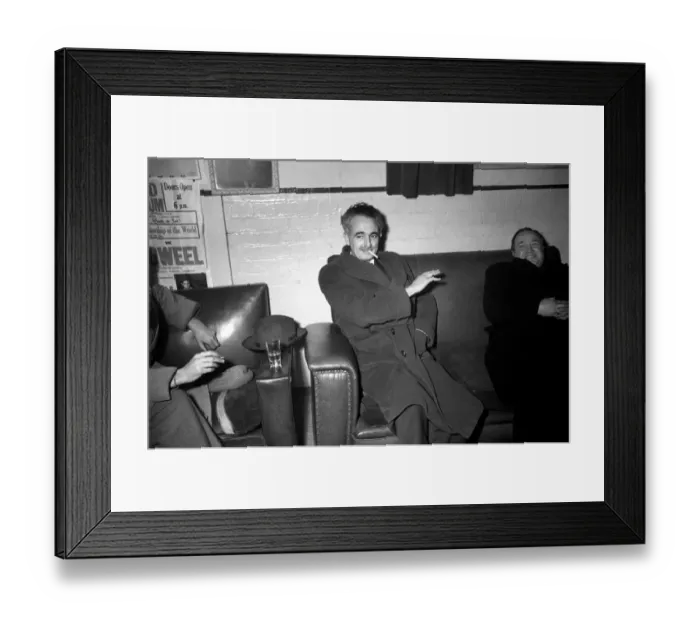 Framed Print : Watching heavyweight boxer Harry Kid'Matthews in training at Jack Solomans Framed Print : Watching heavyweight boxer Harry Kid'Matthews in training at Jack Solomans