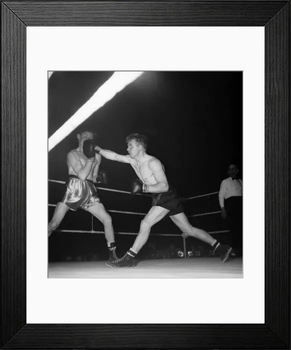 Framed Print : Boxing. Geo Stewart v Sammy McCarthy. October 1952 C4792
