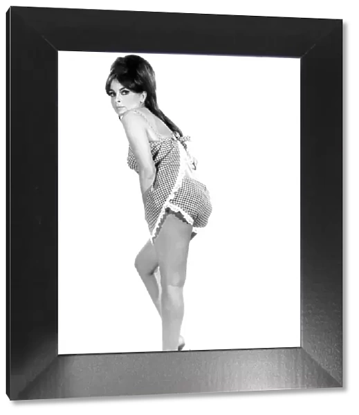 Reveille Fashions. April 1967 P008536
