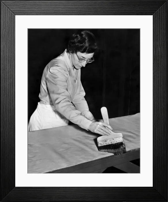 Framed Print : Pasting, see that the paper is in line with the edge of the table