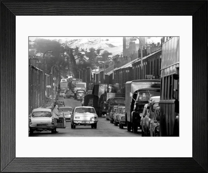 Framed Print : Weather: Traffic chaos, around Oldham, as snow, and Ice hit the North Framed Print : Weather: Traffic chaos, around Oldham, as snow, and Ice hit the North
