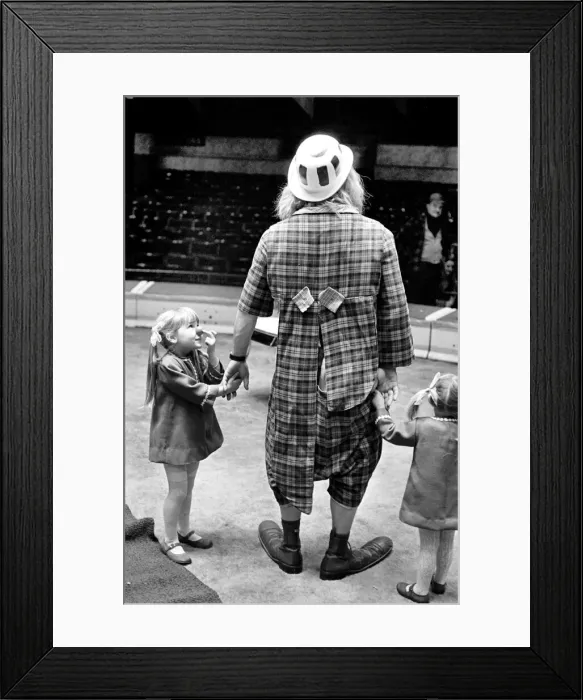 Framed Print : Its great being circus kids for Carol aged 4 and Grace aged 2 daughters of clown Carlos