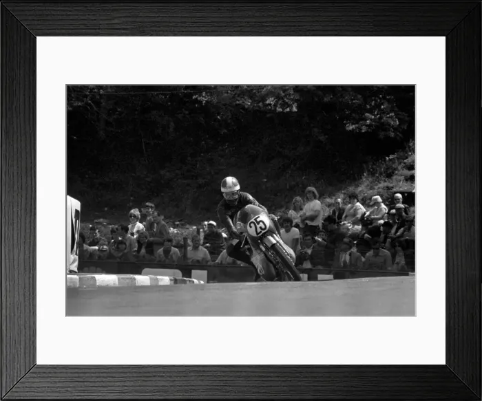 Framed Print : Sport Motorcycling: Isle of man TT Racing Production 250CC Class