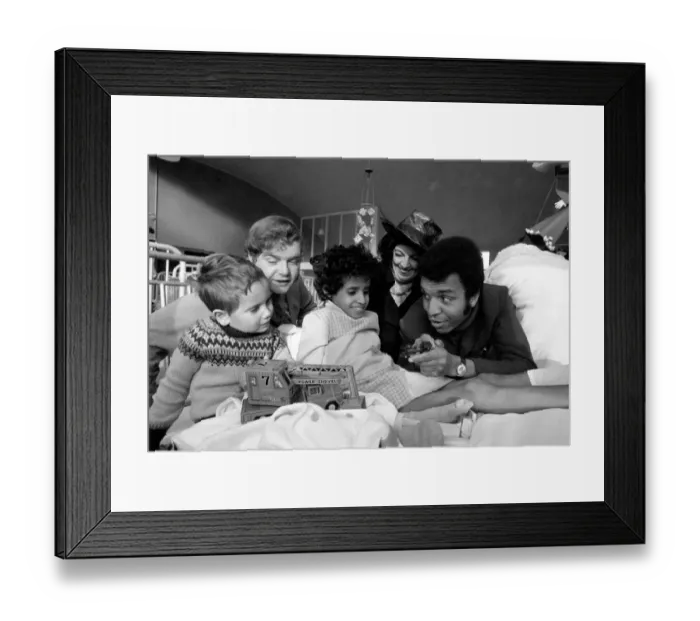 Framed Print : Entertainment: Television. Star of the Curry and Chips Framed Print : Entertainment: Television. Star of the Curry and Chips