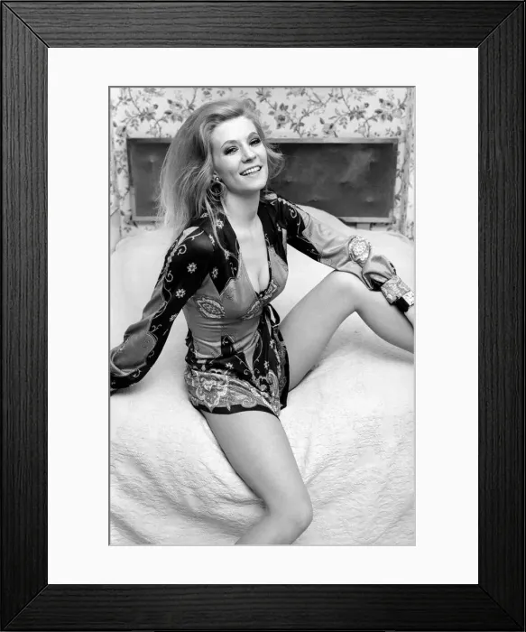 Framed Print : Beautiful blonde model Vicki Hodge is finding more work in the show business scene Framed Print : Beautiful blonde model Vicki Hodge is finding more work in the show business scene