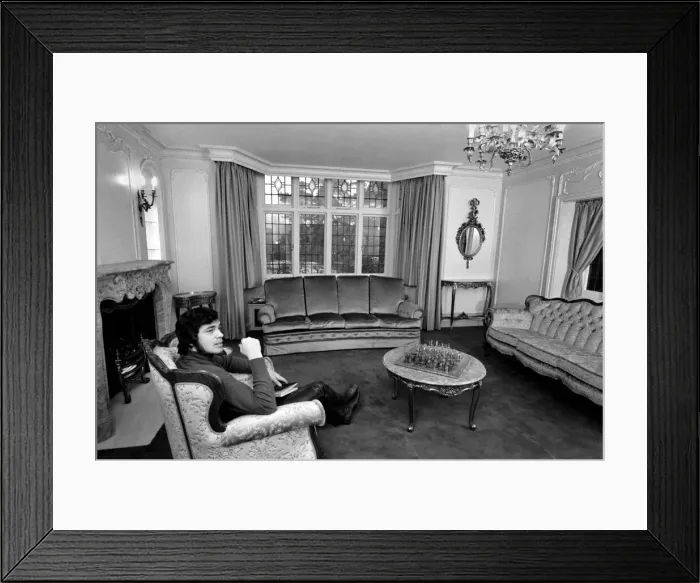 Framed Print : Engelbert Humperdincks new home in St. Gerorges Hill Framed Print : Engelbert Humperdincks new home in St. Gerorges Hill