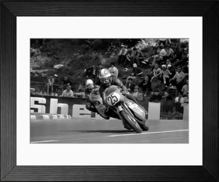 Framed Print : Sport Motorcycling: Isle of man TT Racing Production 250CC Class