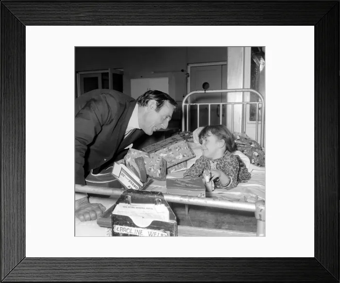 Framed Print : Entertainment: Television. Star of the Curry and Chips Framed Print : Entertainment: Television. Star of the Curry and Chips