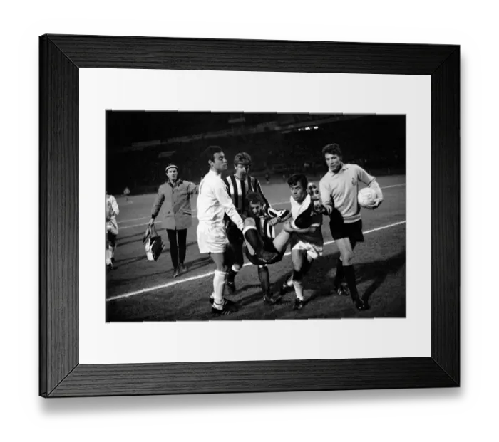 Framed Print : Sport-Football Inter City Fairs Cup: Oporto v Newcastle United: Dyson