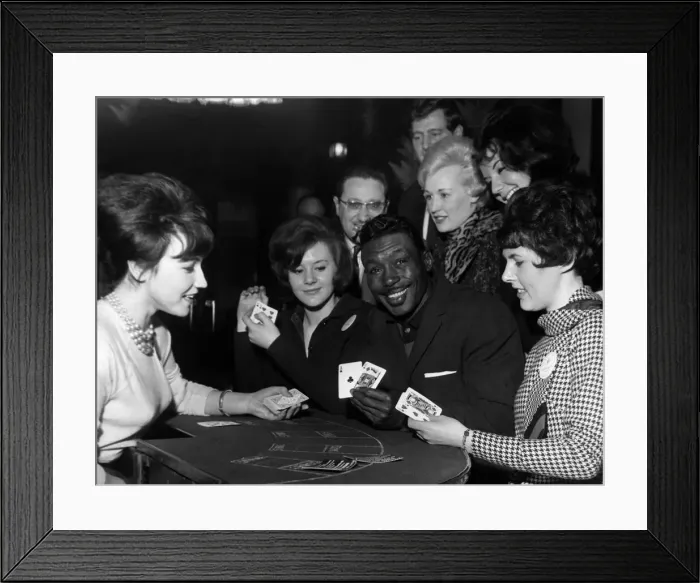 Framed Print : Joe Brown, ex world light weight champion, had a game of Black Jack before training Framed Print : Joe Brown, ex world light weight champion, had a game of Black Jack before training