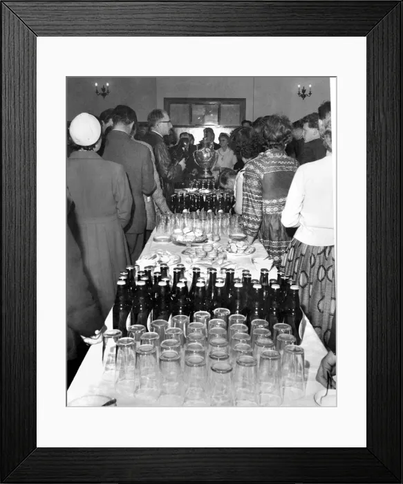 Framed Print : Wigan Rugby League Team Homecomming: With plenty of past experience the Town knows how to Framed Print : Wigan Rugby League Team Homecomming: With plenty of past experience the Town knows how to