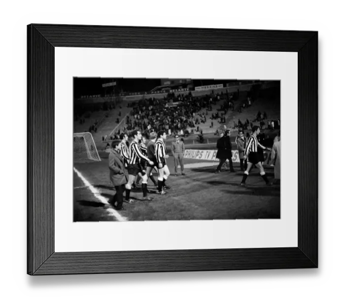 Framed Print : Sport-Football Inter City Fairs Cup: Oporto v Newcastle United