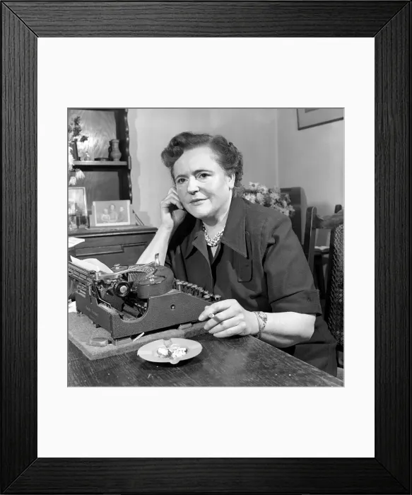 Framed Print : Millie Hudson who lives at Hampstead has offered herself as a husband sitter Framed Print : Millie Hudson who lives at Hampstead has offered herself as a husband sitter