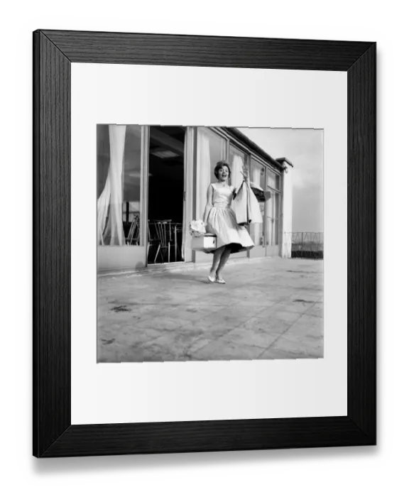 Framed Print : Singer Valerie Masters appearing at the Empire Theatre, Newcastle. June 1960 M4463-001