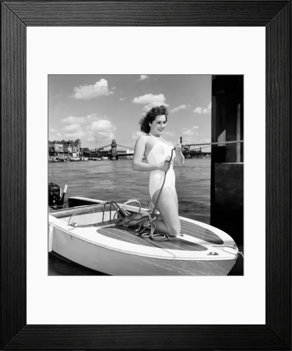 Framed Print : Glamour girl  /  actress June Barry at Hammersmith Pier. June 1960 M4372-006