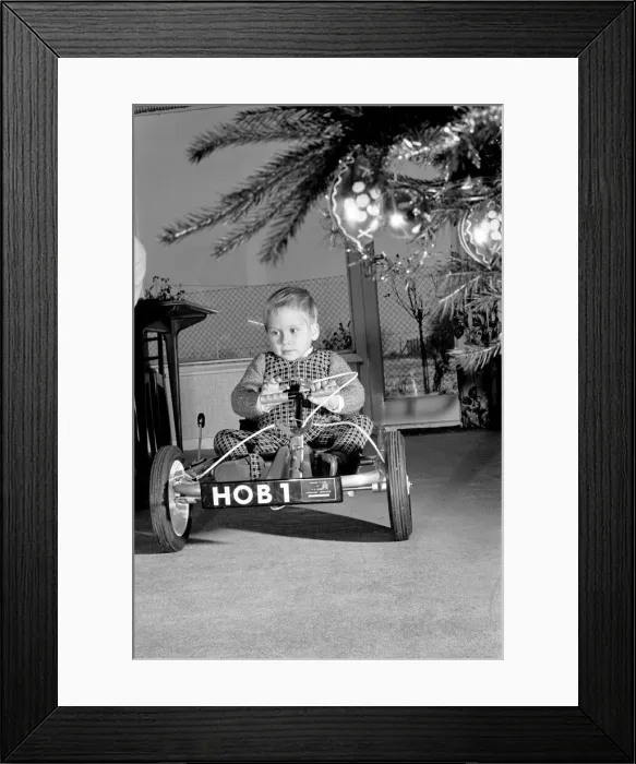 Framed Print : David Smith, a bright three year old from Pattingham, Staffordshire as you can see Santa Framed Print : David Smith, a bright three year old from Pattingham, Staffordshire as you can see Santa