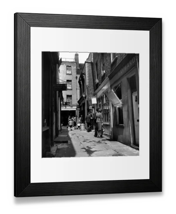 Framed Print : An antiquecollectors paradise. Shepherds Market in Mayfair