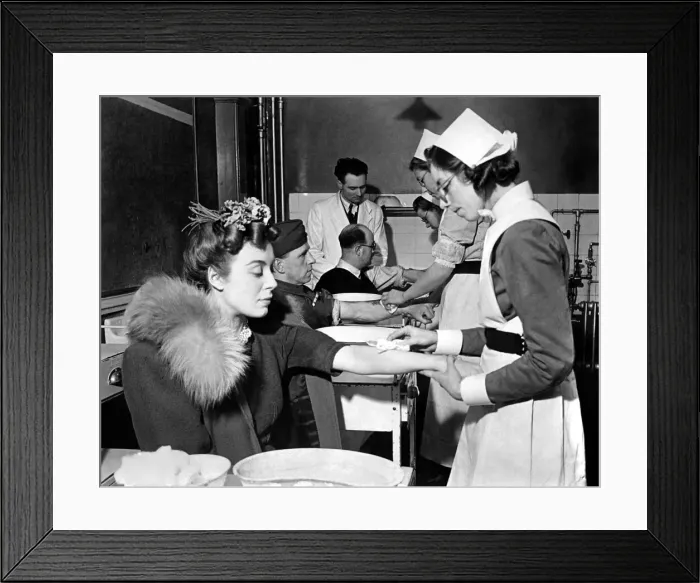 Framed Print : Volunteers for the mustard gas tests at the London Homeopathic Hospital