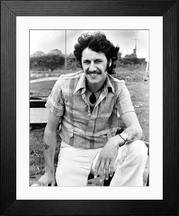 Framed Print : Berni Flint singer Dbase A©Mirrorpix Framed Print : Berni Flint singer Dbase A©Mirrorpix