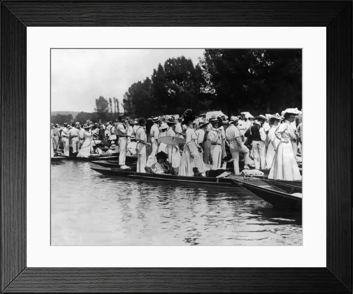 Framed Print : A view of the punts at Henley Regatta, circa 1910. P008578