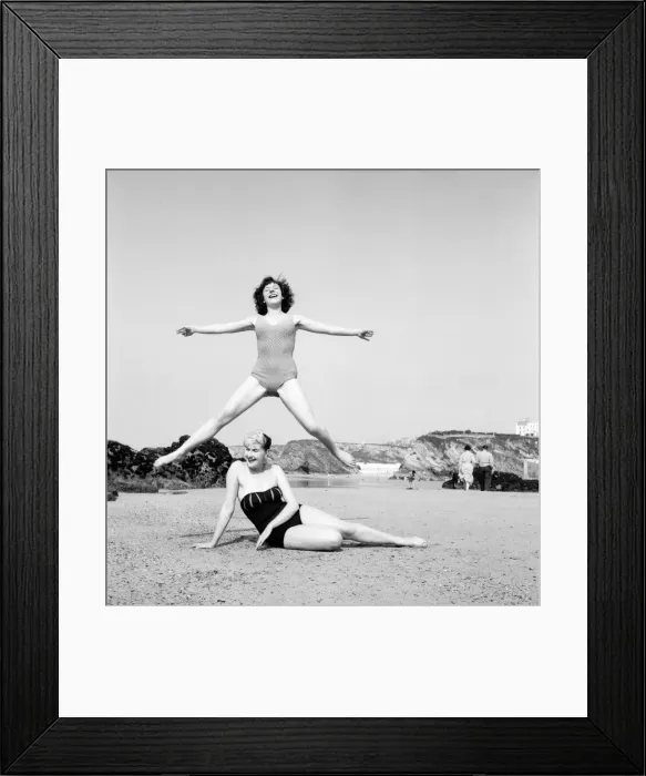 Framed Print : Wendy Shaw Leaps over Shelagh Dawson. June 1960 M4364-001