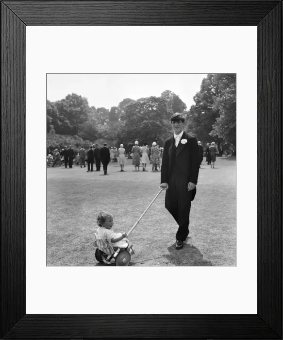Framed Print : 15 year old Hugh Pryor the Eton Boy from Reading with 12 months old Isabel his niece in