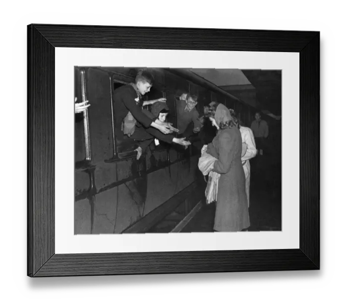 Framed Print : World War II Refugees. First of the Dutch children evacuees arriving at Coventry station