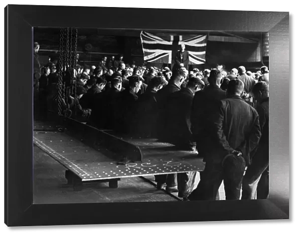 World War II Religion. Lunchtime prayer in the shipyard