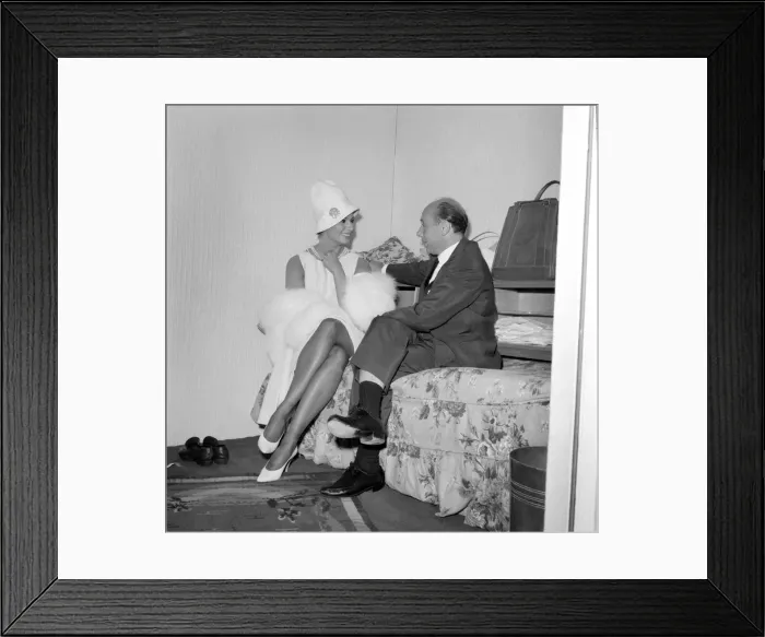 Framed Print : Journalist Donald Zec and actress Sophia Loren. June 1960 M4466-002
