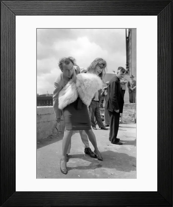 Framed Print : Sophia Loren filming The Millionairess'at London Bridge. June 1960 M4468-022 Framed Print : Sophia Loren filming The Millionairess'at London Bridge. June 1960 M4468-022
