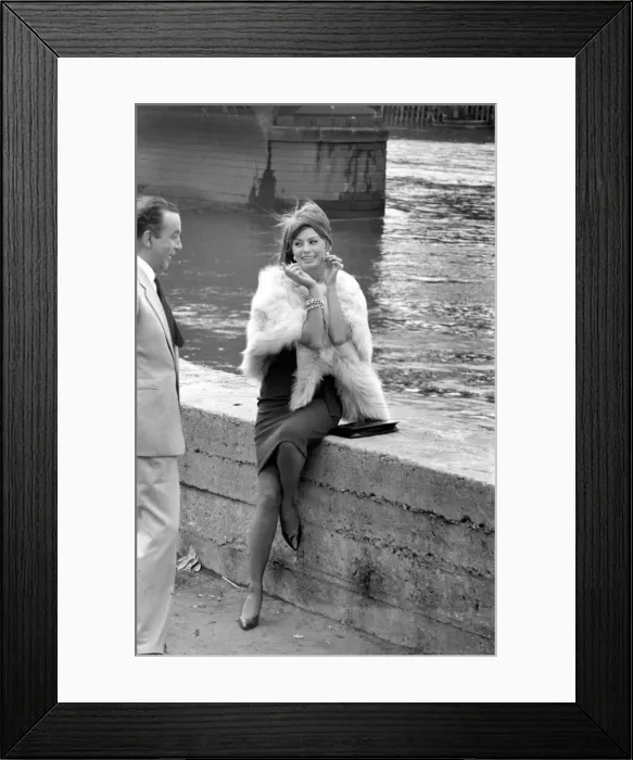 Framed Print : Sophia Loren filming The Millionairess'at London Bridge. June 1960 M4468-016 Framed Print : Sophia Loren filming The Millionairess'at London Bridge. June 1960 M4468-016