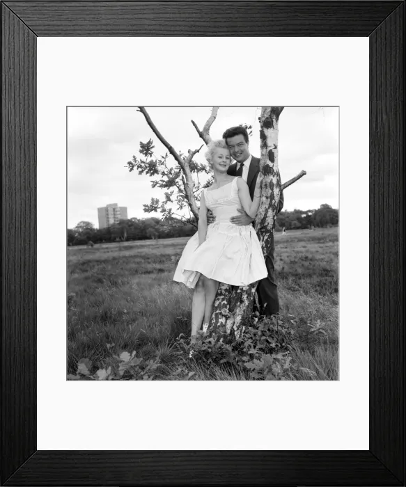 Framed Print : Glamour Orrena Elder, 22 TV. Topper, Dancing Show. M4470-014 Framed Print : Glamour Orrena Elder, 22 TV. Topper, Dancing Show. M4470-014