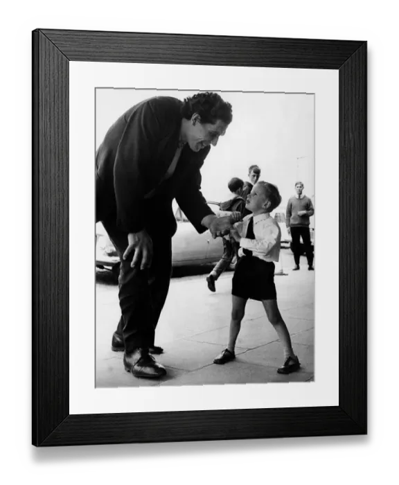 Framed Print : Mark Kearsley, aged 4, of Stanley Road, Heaton Moor, pictured as he grips the giant hand