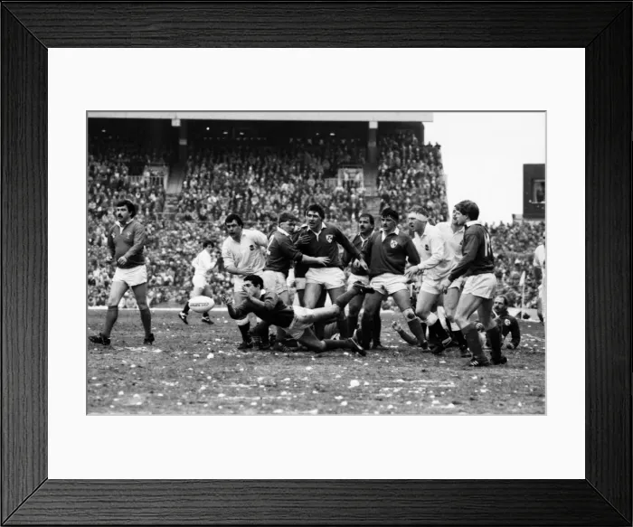 Framed Print : 1986 Five Nations Rugby Union Championship. England v Ireland Framed Print : 1986 Five Nations Rugby Union Championship. England v Ireland