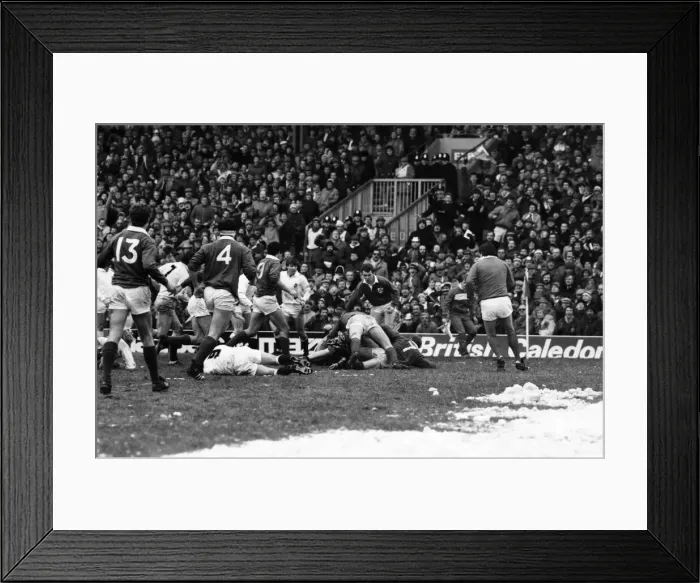 Framed Print : 1986 Five Nations Rugby Union Championship. England v Ireland Framed Print : 1986 Five Nations Rugby Union Championship. England v Ireland