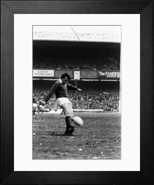Framed Print : 1986 Five Nations Rugby Union Championship. England v Ireland Framed Print : 1986 Five Nations Rugby Union Championship. England v Ireland