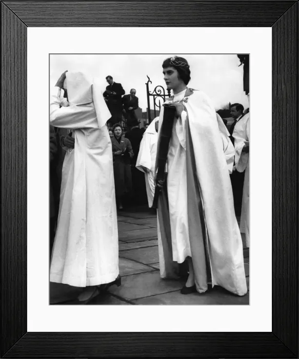 Framed Print : An Ancient Druidal ceremony was revived at Tower Hill, London today after a lapse of 162 Framed Print : An Ancient Druidal ceremony was revived at Tower Hill, London today after a lapse of 162