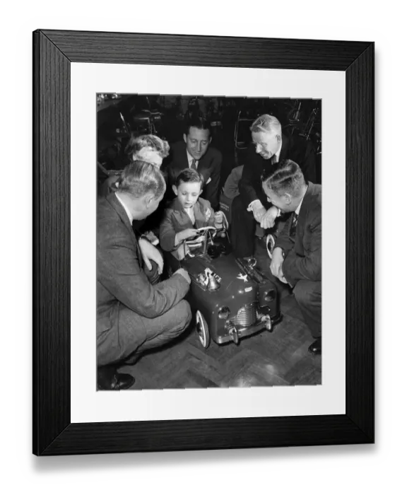 Framed Print : George and Alan give their opinion to the experts. When you want to know whether