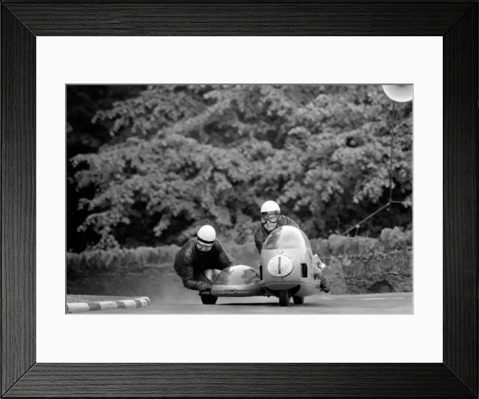 Framed Print : Sport Motorcycling: Isle of Man TT Racing 750 CC Sidecar Class Framed Print : Sport Motorcycling: Isle of Man TT Racing 750 CC Sidecar Class