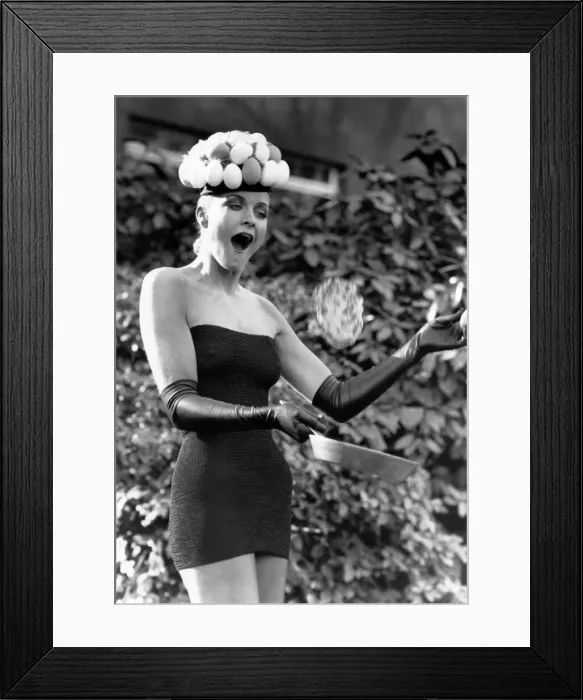 Framed Print : Egghead Model Helen. February 1989 P005028 Framed Print : Egghead Model Helen. February 1989 P005028