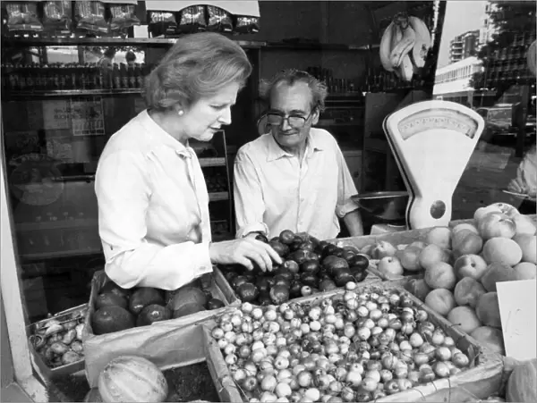 Greengrocer. Mrs. Margaret Thatcher with greengrocer Bill Poole. March 1983 P009160