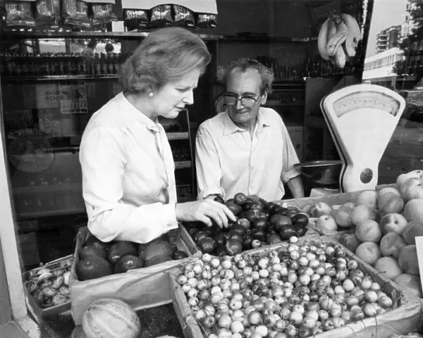 Greengrocer. Mrs. Margaret Thatcher with greengrocer Bill Poole. March 1983 P009160