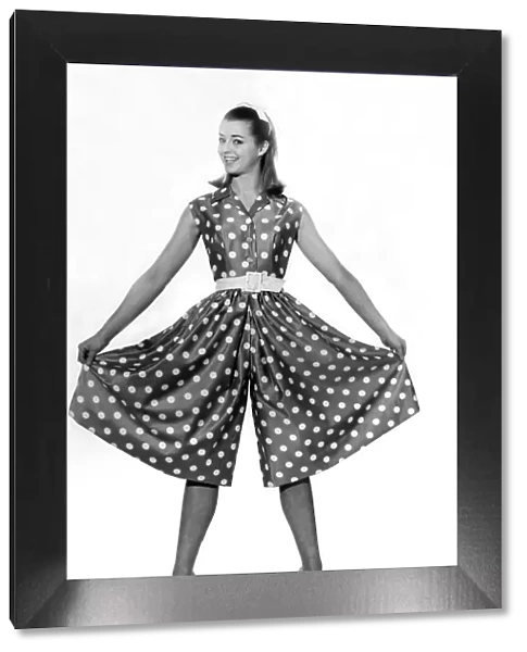 Reveille Fashions. Susie Scott. April 1960 P008972