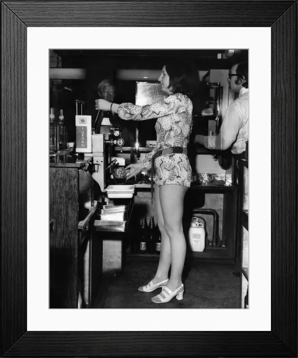 Framed Print : Veronica Torode, 24, in hot pants at the Elephant and Castle, London. April 1971 P009282 Framed Print : Veronica Torode, 24, in hot pants at the Elephant and Castle, London. April 1971 P009282