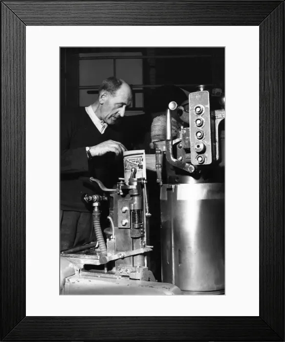 Framed Print : Platemaking for the Daily Mirror Newspaper at Geraldine House in London
