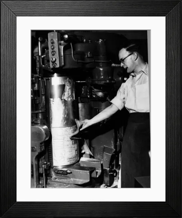Framed Print : Platemaking for the Daily Mirror Newspaper at Geraldine House in London Framed Print : Platemaking for the Daily Mirror Newspaper at Geraldine House in London