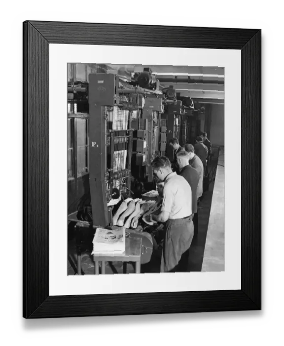 Framed Print : Workers on the publishing floor of the Stamford Street building counting the finished Framed Print : Workers on the publishing floor of the Stamford Street building counting the finished