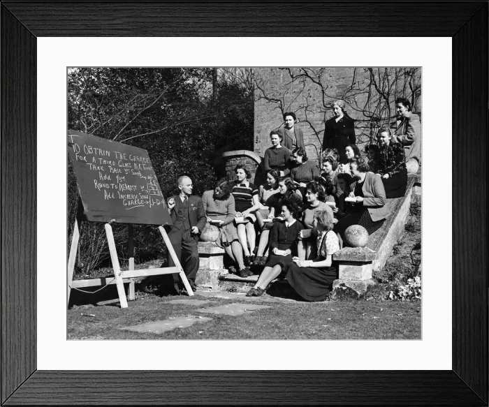 Framed Print : Class of would be women railway clerks having there final lesson in the ground of a Framed Print : Class of would be women railway clerks having there final lesson in the ground of a