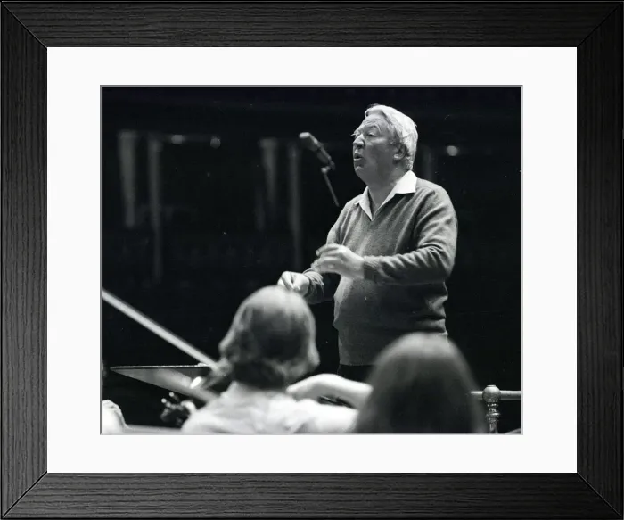 Framed Print : Edward Heath rehearsing the 107 strong European Community Youth Orchestra at the Royal